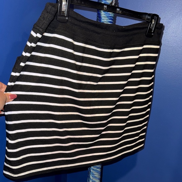 Sunday- Black and White Striped Mini Skirt Size Medium - Picture 13 of 14